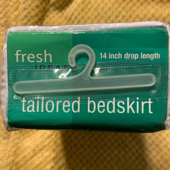 TAILORED BEDSKIRT.  New!  White . Fresh ideas. Queen Size. 14” drop. - Picture 6 of 6